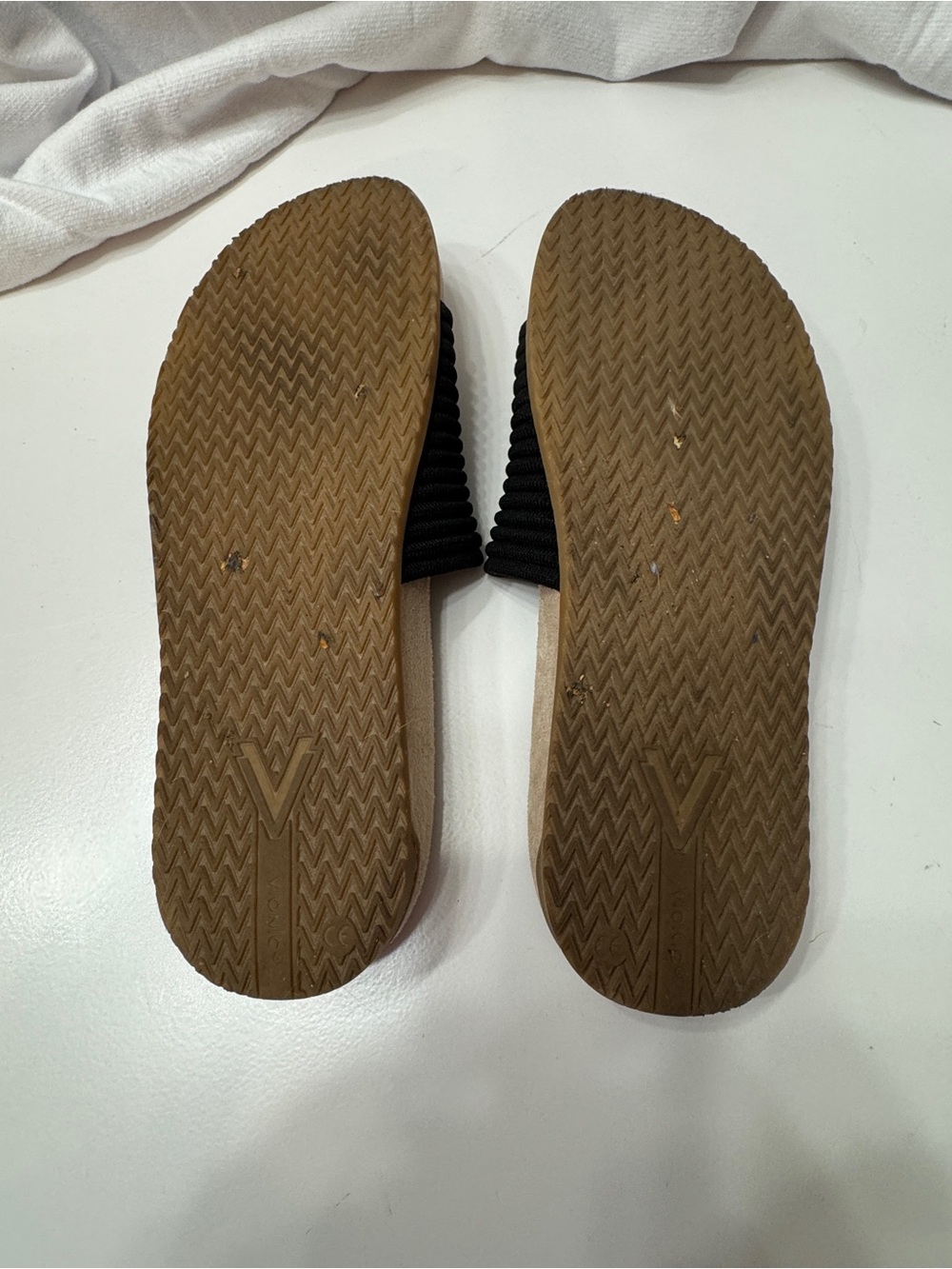 Vionic Black Ribbed Strap Slide Sandals - Picture 4 of 5
